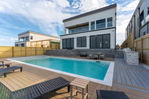 Waterfront Home with Pool Spacious Bay , Sleeps 16